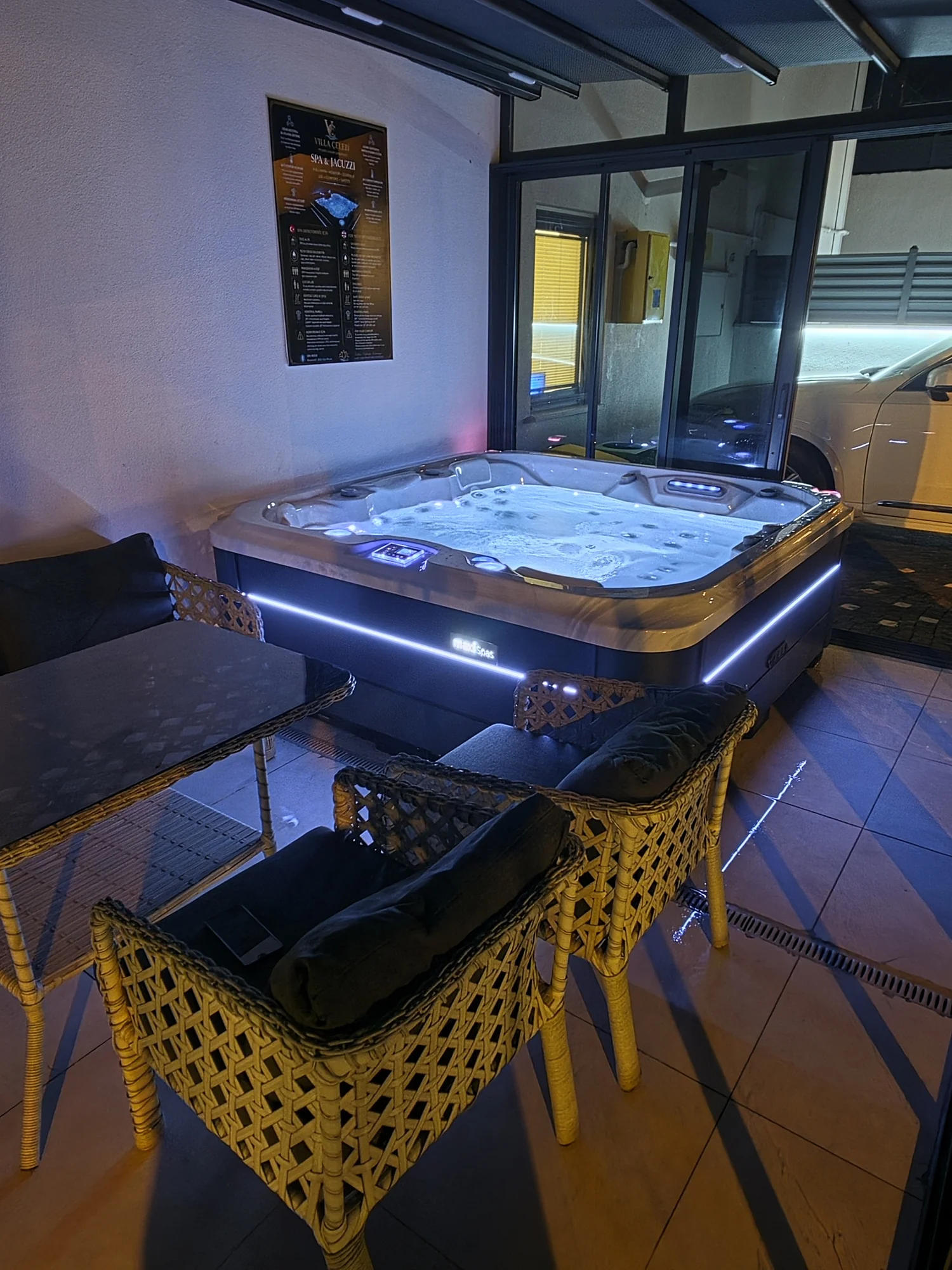 Pergola altında gece SPA