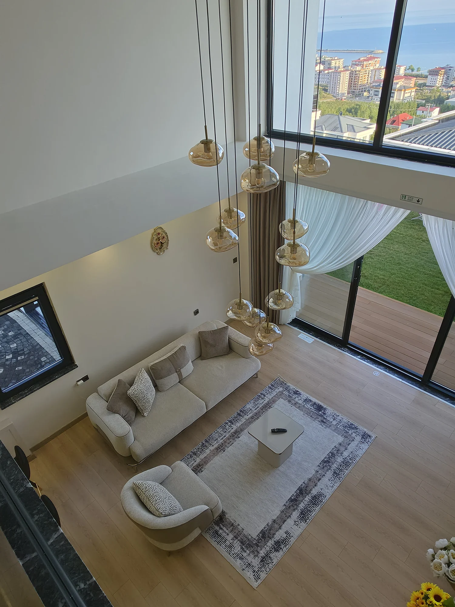 Mezanin katından salon