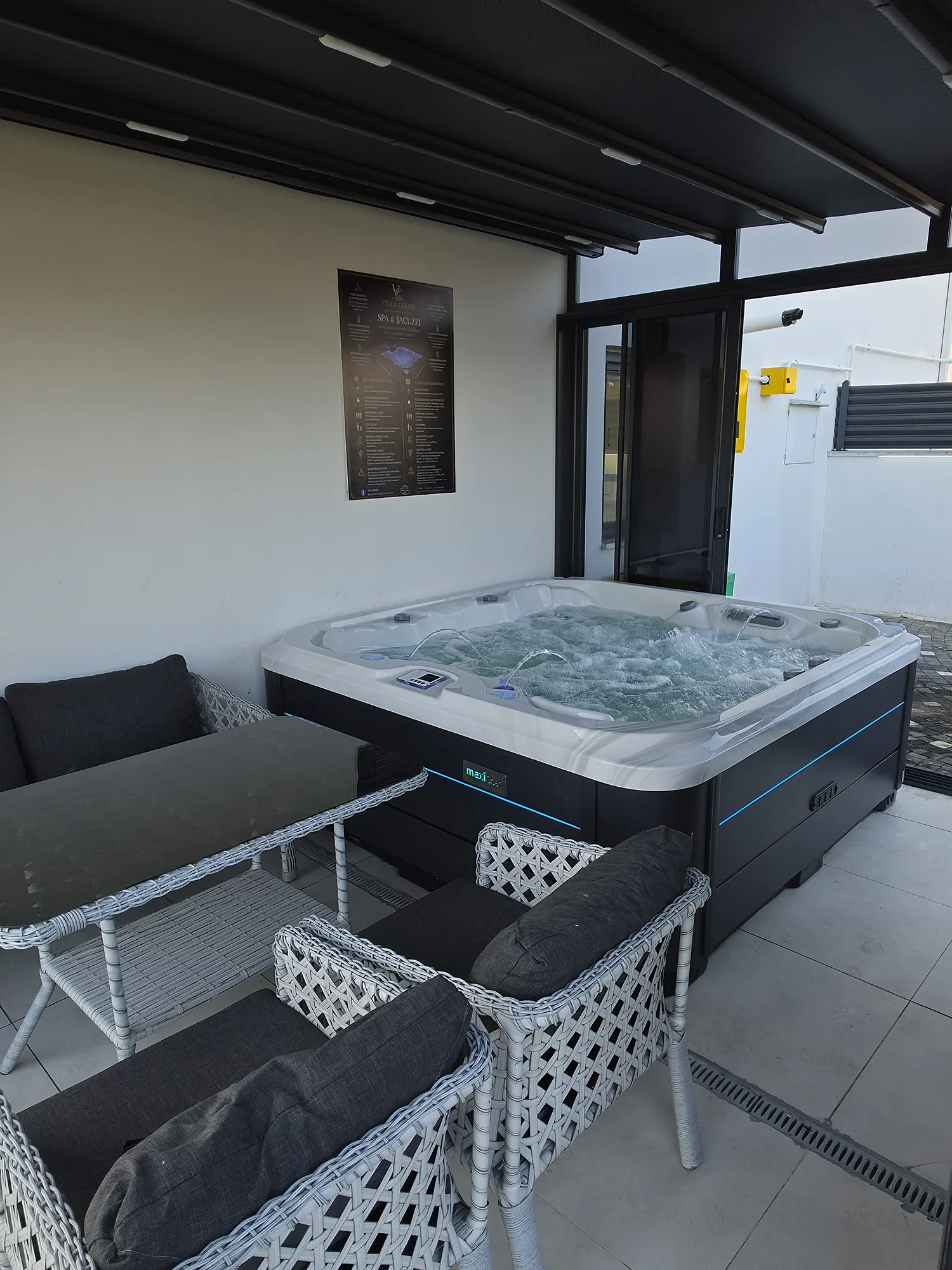 SPA yanında oturma grubu